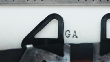 Daktiloda Oyun Yazılıyor