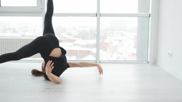 Pagi peregangan waktu yoga — Stok Video