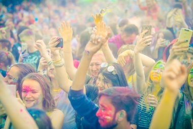 Holi renk festivali kutlaması