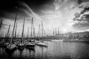 Günbatımında yatlar