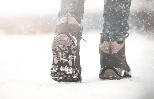 Meisje in de winter — Stockfoto