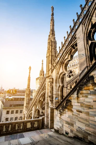Terasy katedrály Duomo v Miláně — Stock fotografie