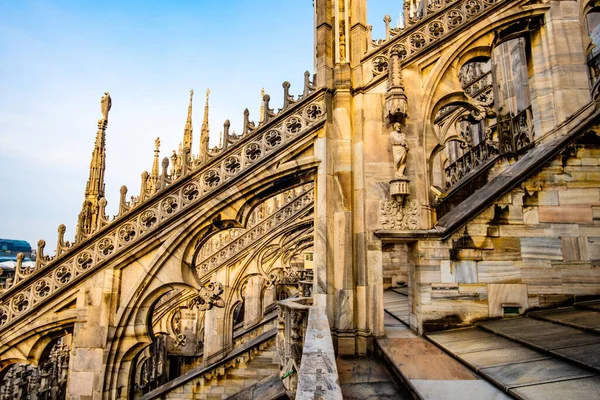 Terrassen van de Dom van Milaan — Stockfoto