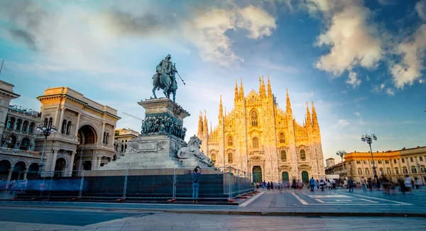 Piazza del Duomo en Milán —  Fotos de Stock