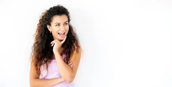 Fille heureuse souriant sincèrement — Photo