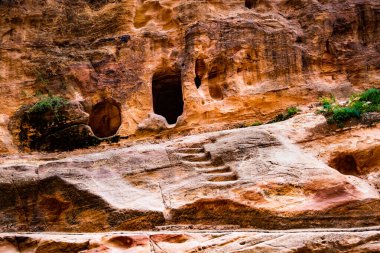 Mağarada eski bir ev, Ürdün