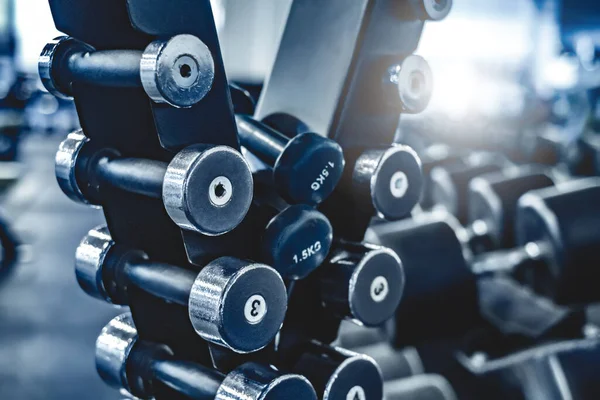 Rows with a set of dumbbells — Stock Photo, Image