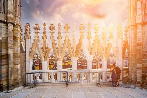 Terrassen van de Dom van Milaan — Stockfoto