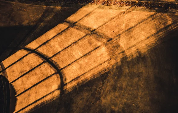 神秘拱门中的阴影 — 图库照片