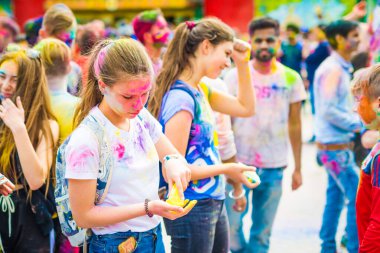 Holi renk festivali kutlaması