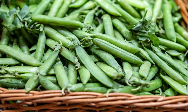 Ervilhas verdes no mercado — Fotografia de Stock