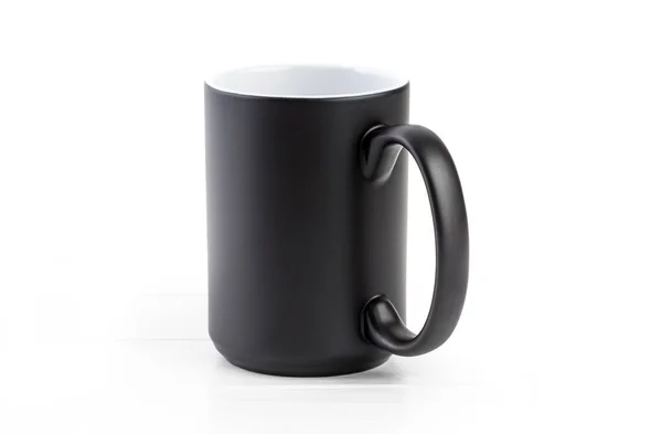 Schwarze Keramiktasse mit weißer Innenseite — Stockfoto