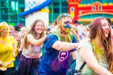 Holi renk festivali kutlaması