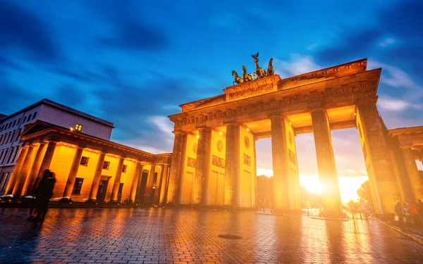 Vackra Brandenburger Tor på kvällen — Stockfoto