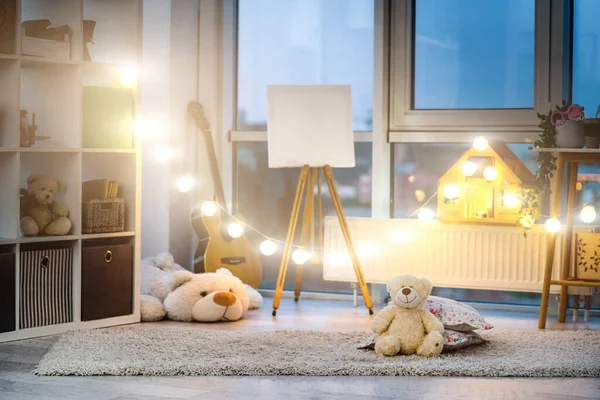 Nattbelysning i barnrummet — Stockfoto
