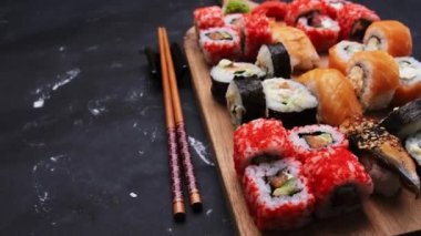 Geleneksel suşi maki seti