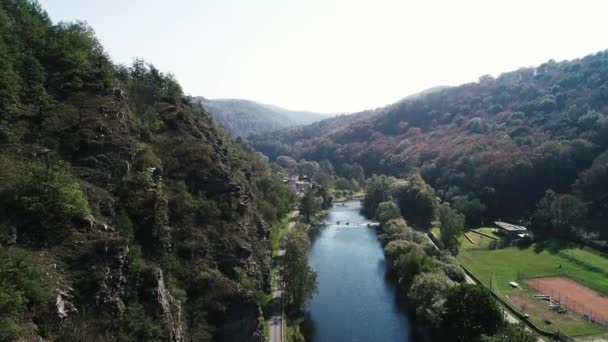 Luftaufnahme der Burg Vranov in der Tschechischen Republik — Stockvideo