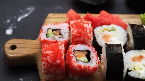 Tradiční sada sushi maki — Stock video