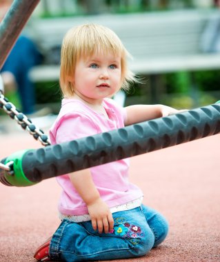 Bebek oyun üzerinde