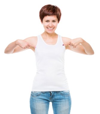 genç bir kadın üzerinde beyaz t-shirt