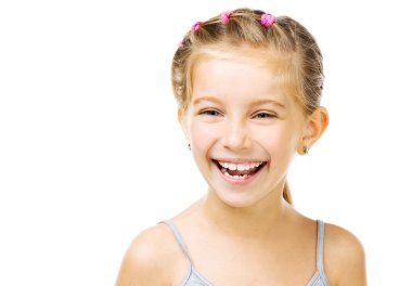 Gülümseyen küçük kız