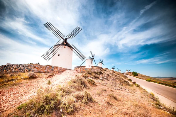 Wiatraki w mieście consuegra — Zdjęcie stockowe