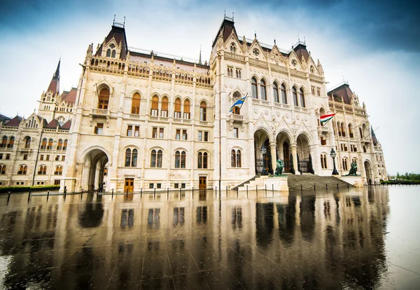 Hungarian Parliament building — Stock Photo, Image