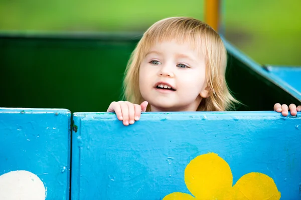 Niño en el parque infantil —  Fotos de Stock