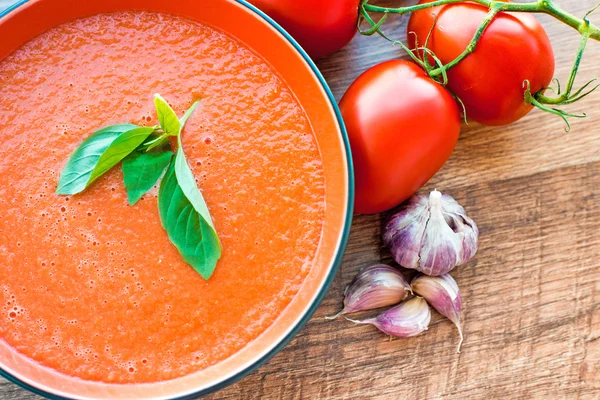 Bowl van tomatensoep gaspacho — Stockfoto