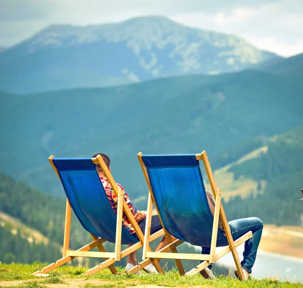 şezlong üstünde belgili tanımlık tepe