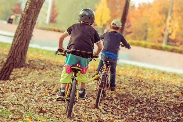 Boys riding bikes — Stock Photo, Image