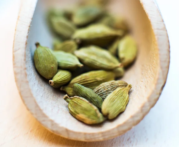 Whole cardamom — Stock Photo, Image