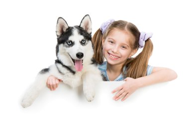 mutlu küçük kız ve köpek Husky