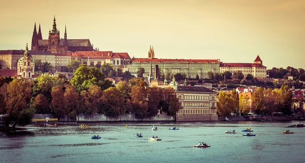 Vista da cidade velha e do castelo de Praga — Fotografia de Stock