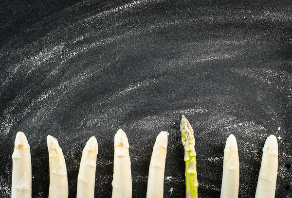 Witte en groene asperges — Stockfoto