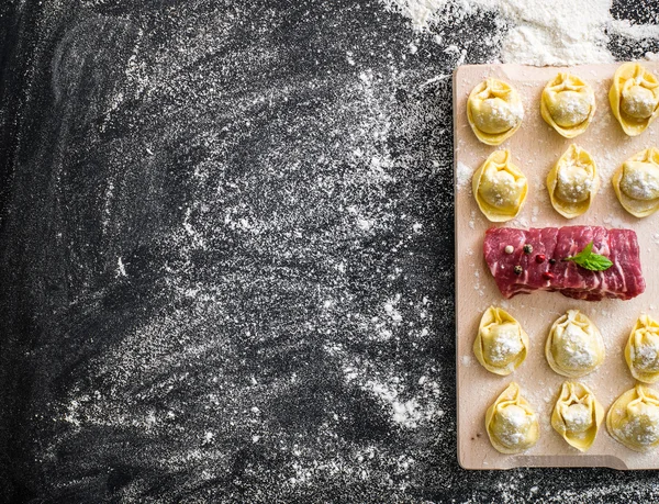 Raw ravioli — Fotografie, imagine de stoc