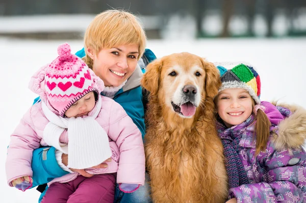 Glückliche Familie — Stockfoto