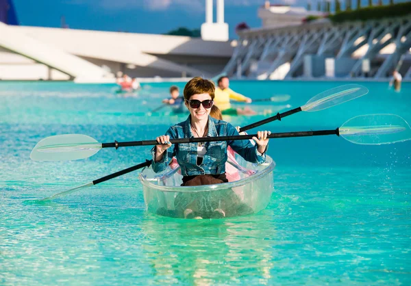 Little girl with mother kayak — Stock Photo, Image