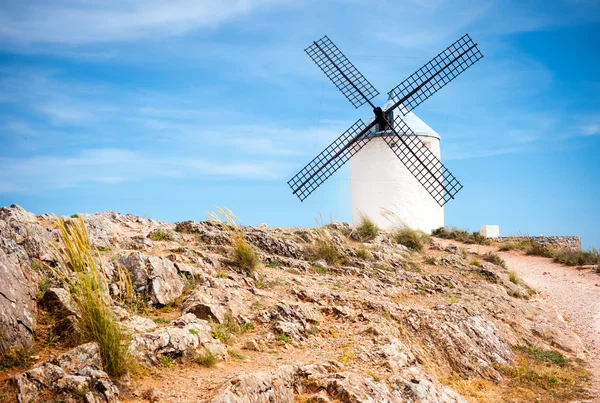 Wiatraki w mieście consuegra — Zdjęcie stockowe