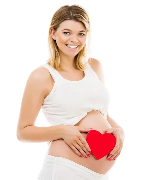 Kırmızı kalp ile hamile kadın — Stok fotoğraf
