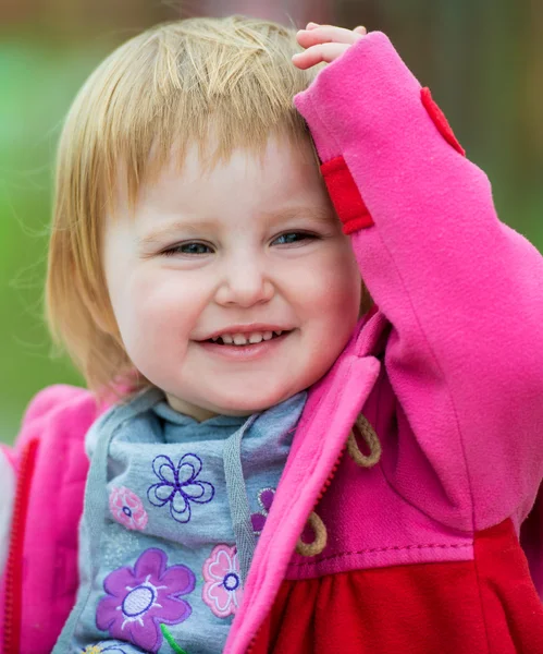 Schattig klein meisje — Stockfoto