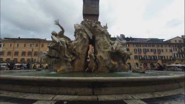 Piazza Navona met fontein — Stockvideo