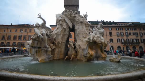 Piazza Navona met fontein — Stockvideo