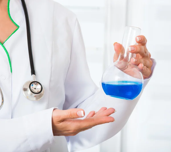 Doctors hands with flask — Stock Photo, Image