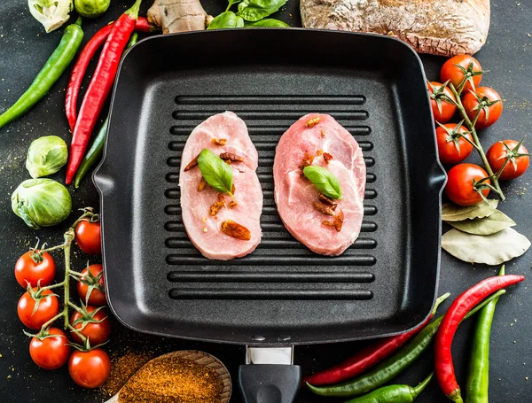 Pork in a frying pan — Stock Photo, Image