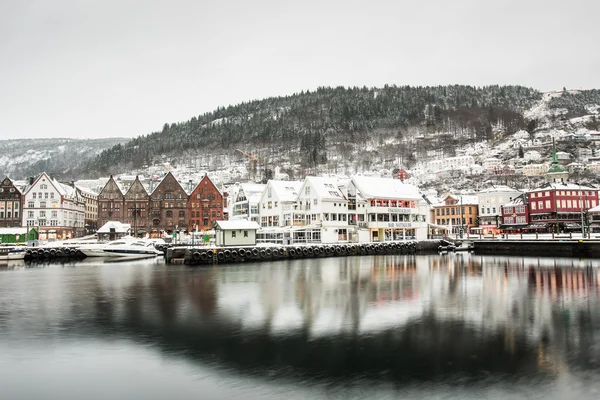 Bergen zu Weihnachten — Stockfoto