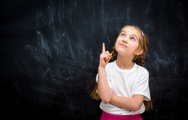 Kleines Mädchen mit der Idee — Stockfoto