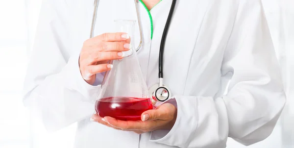 Doctors hands with flask — Stock Photo, Image