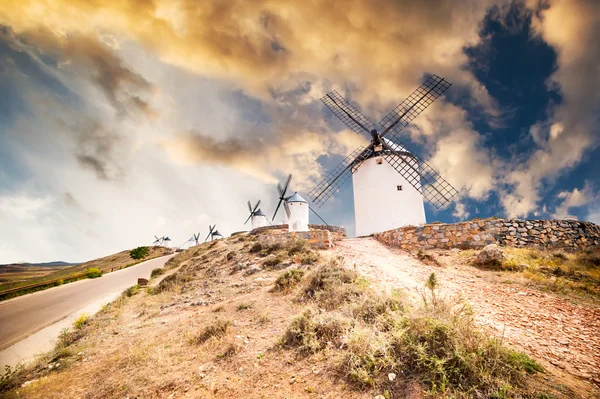 Väderkvarnar i consuegra — Stockfoto