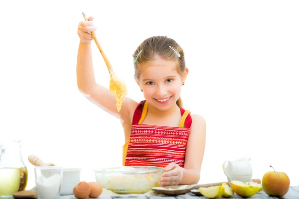 Klein meisje maken deeg — Stockfoto